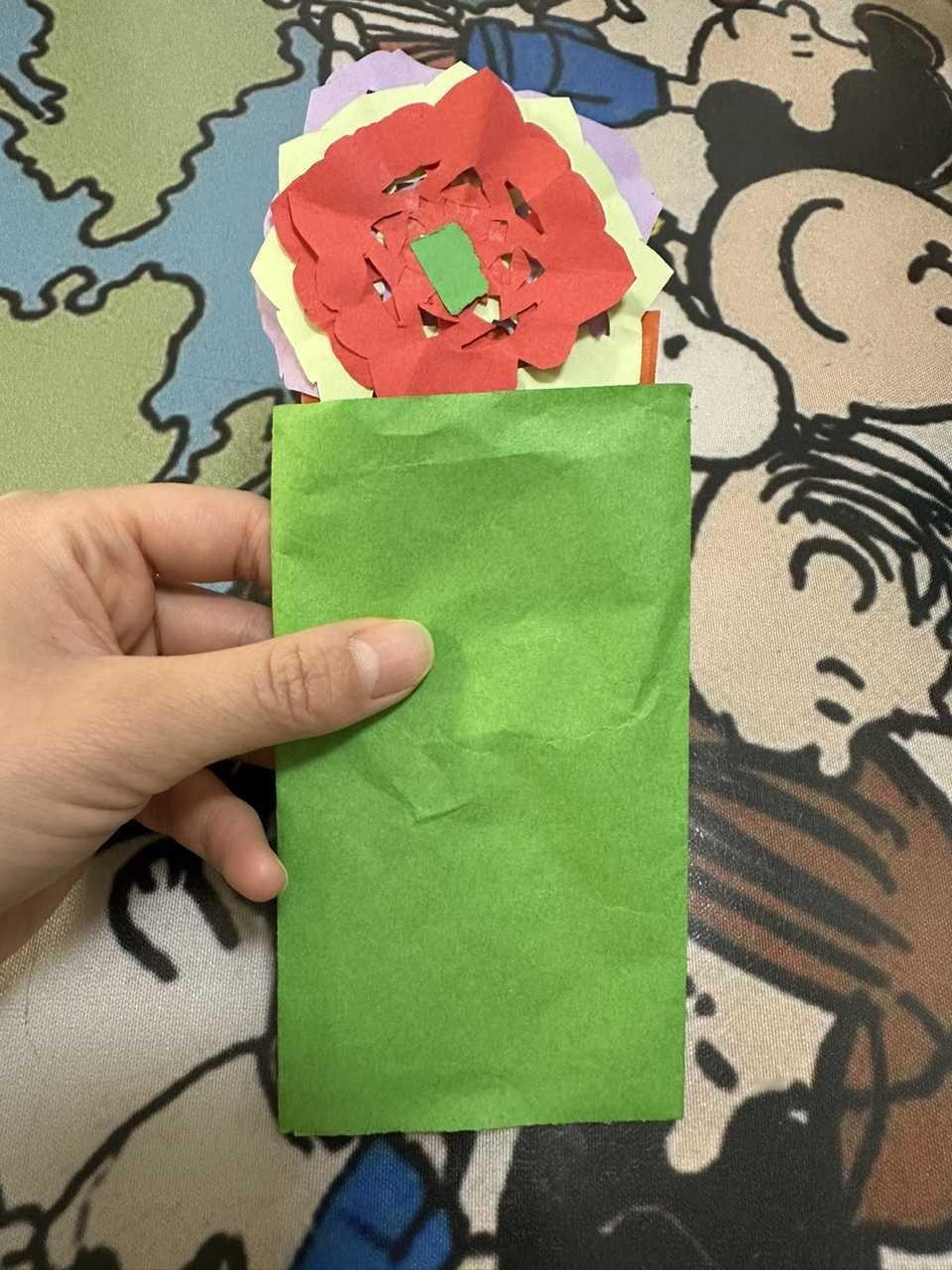 投稿📬分享一下我的三八妇女节礼物：外面花圈一样的图案已经让人忍俊不禁了，没想到