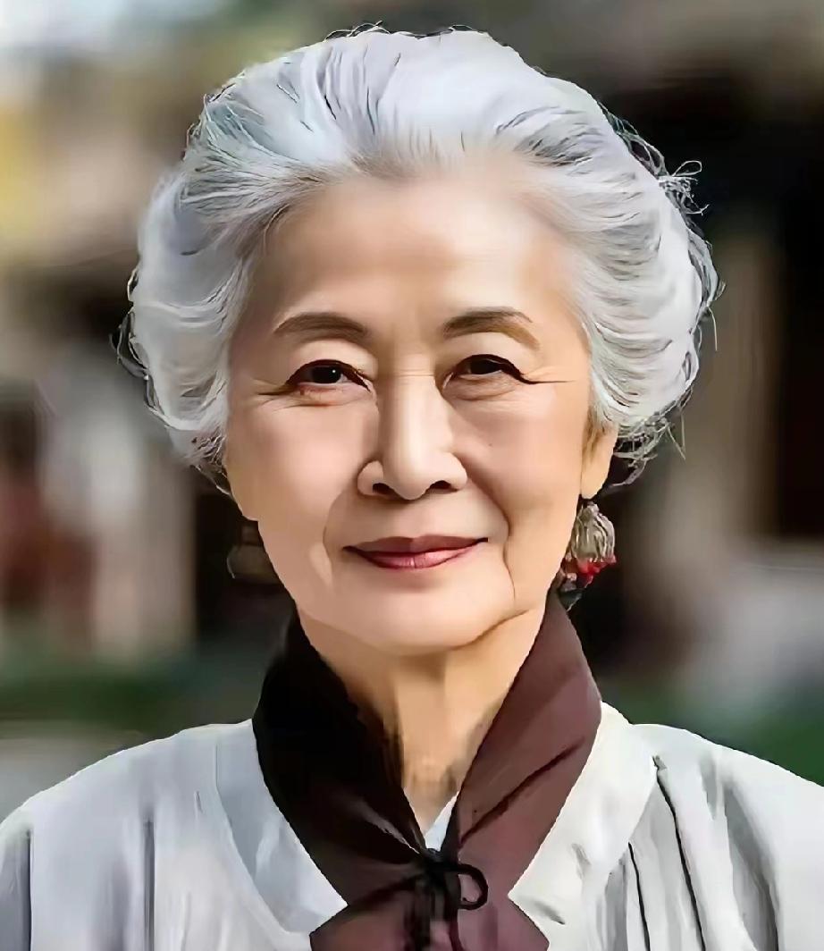 老人言说吃亏是福气，
可吃了一辈子还是穷兮兮。
老人言说退一步海阔天空，
退了半