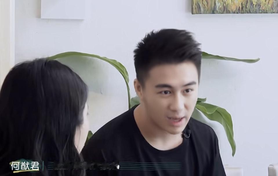 奚梦瑶担心儿子只认保姆不认她，她问何猷君要不要跟保姆竞争，何猷君：“现在小孩会不