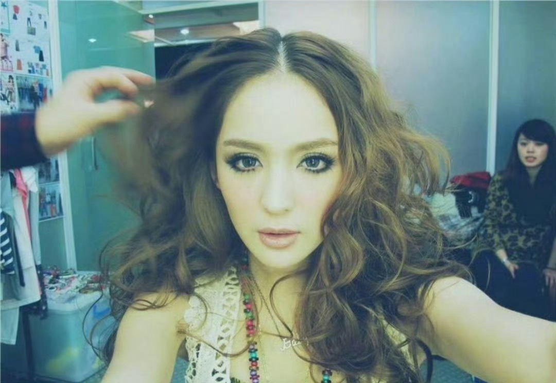 娜扎早期 经济上升期的美娜扎早期野性美真的会被早期娜扎美晕！又野又灵，气质太绝了