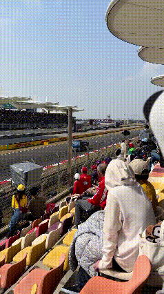 上海F1现场惊现超燃超车！货车霸气超越环卫车！
这惊人的一幕竟在上海F1现场跑道