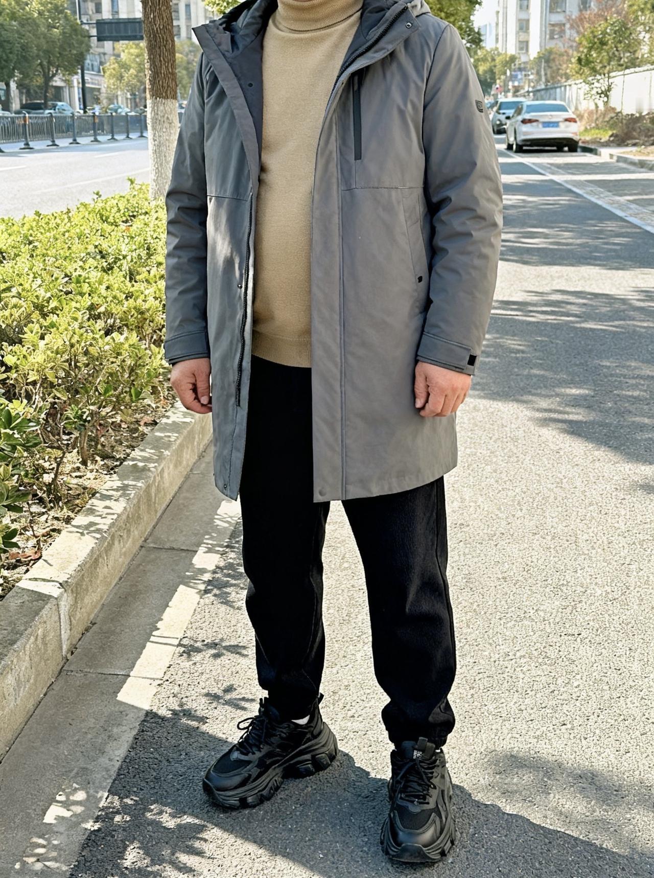 各位：是长大衣好显瘦还是夹克显帅？要去开家长会，衣柜里有两件外套我都很喜欢，不知