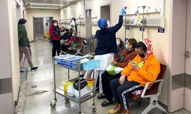 今年流感如此凶猛，可能由以下因素导致：

  • 流行毒株变化：本季主流毒株为甲