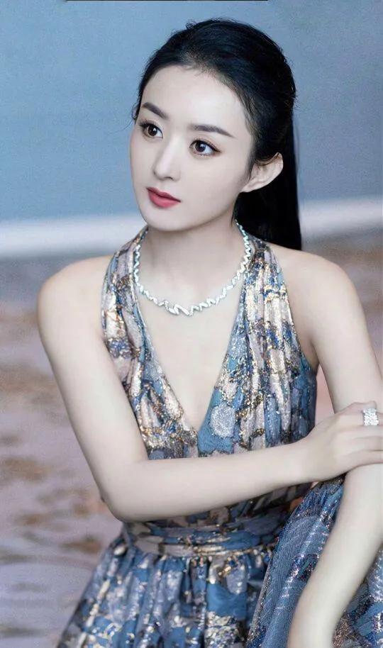 赵丽颖突发身体不适

         即日，赵丽颖原定参与品牌直播，抵达现场后