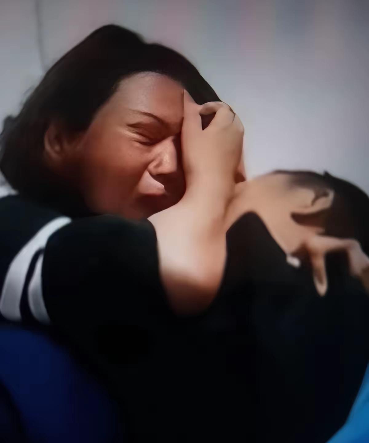 女子哭着说，丈夫癌症走了，房子卖了，自己领着孩子生活。下个月的房租都不知上哪去弄