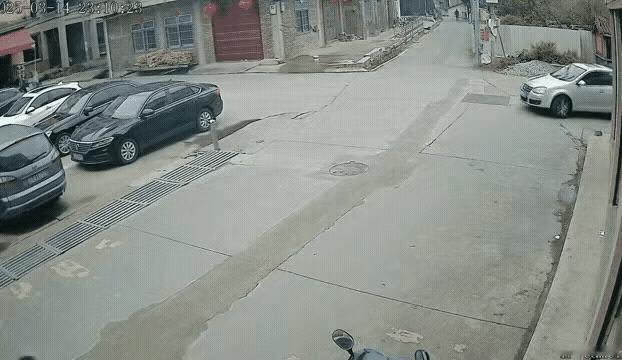 关于“无接触事故”，网友提了两个问题，制度制定者至今都没有回答，引起了大家的关注