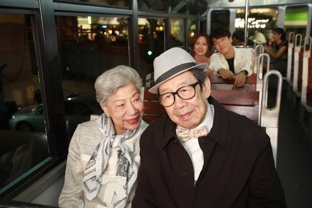 修哥胡枫的妻子吕咏荷在 2016 年去世，之后因为修哥和罗兰姐经常在节目里饰演夫