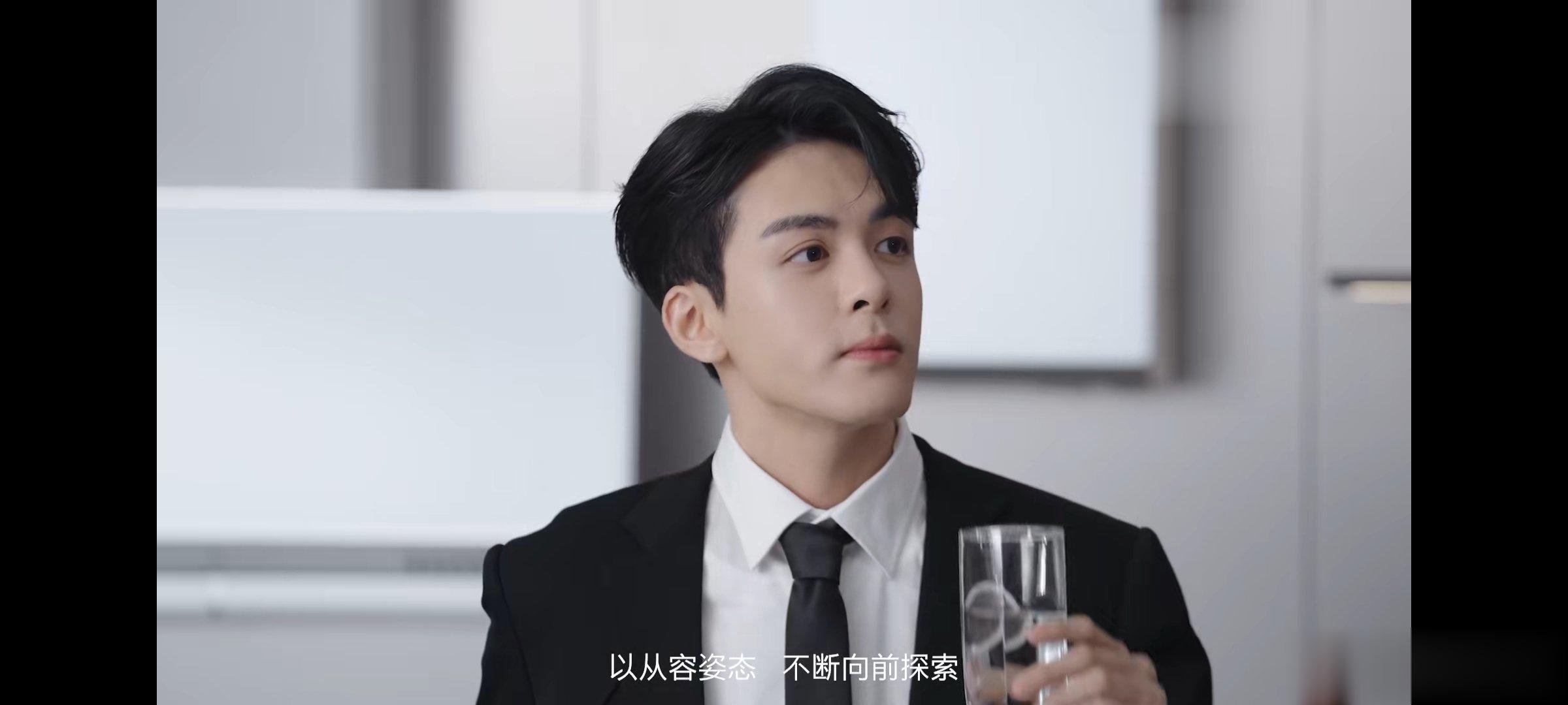 #曾舜晞入住COLMO神颜之家##COLMO新象套系云璃白#  刚刚观看了COL