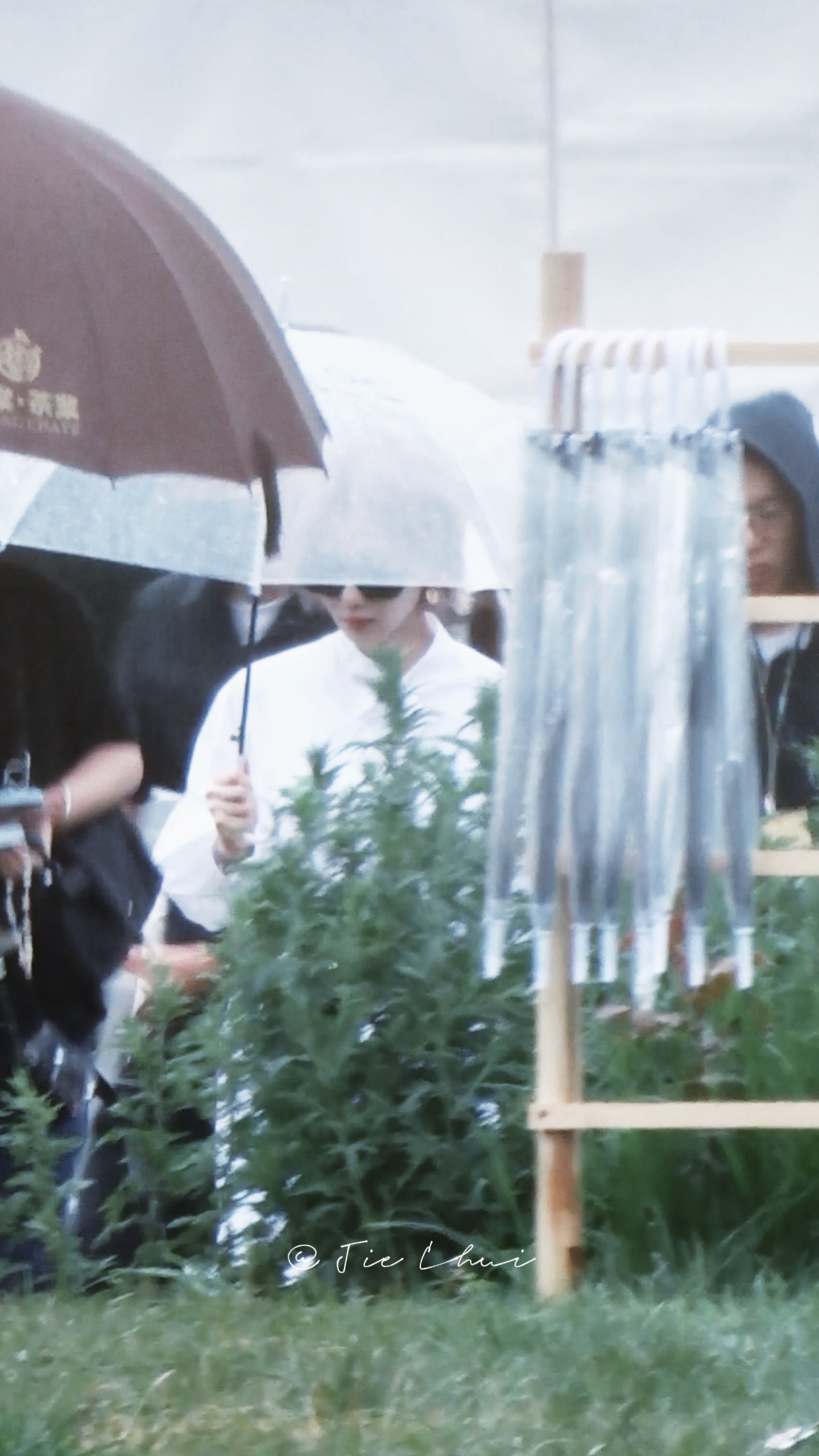 用鬼怪BGM打开一下我们在雨天也遇到了心软的神刘诗诗