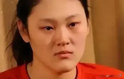 前女排重炮手被郎平弃用后远走土耳其，自掏472万填坑，38岁带辽宁队时隔18年重