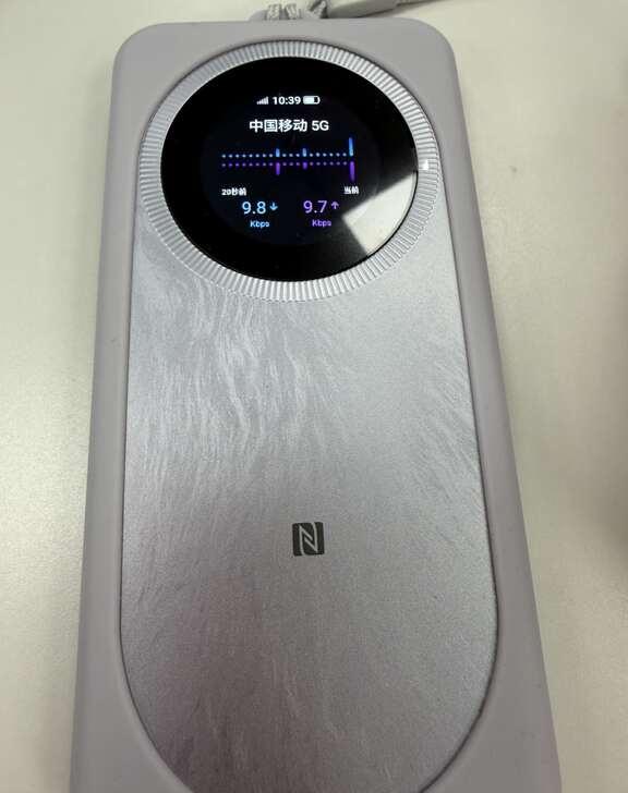 随身WIFI
选了一天的随身wifi，最后选了这款中兴U30PRO，刚用了一天，
