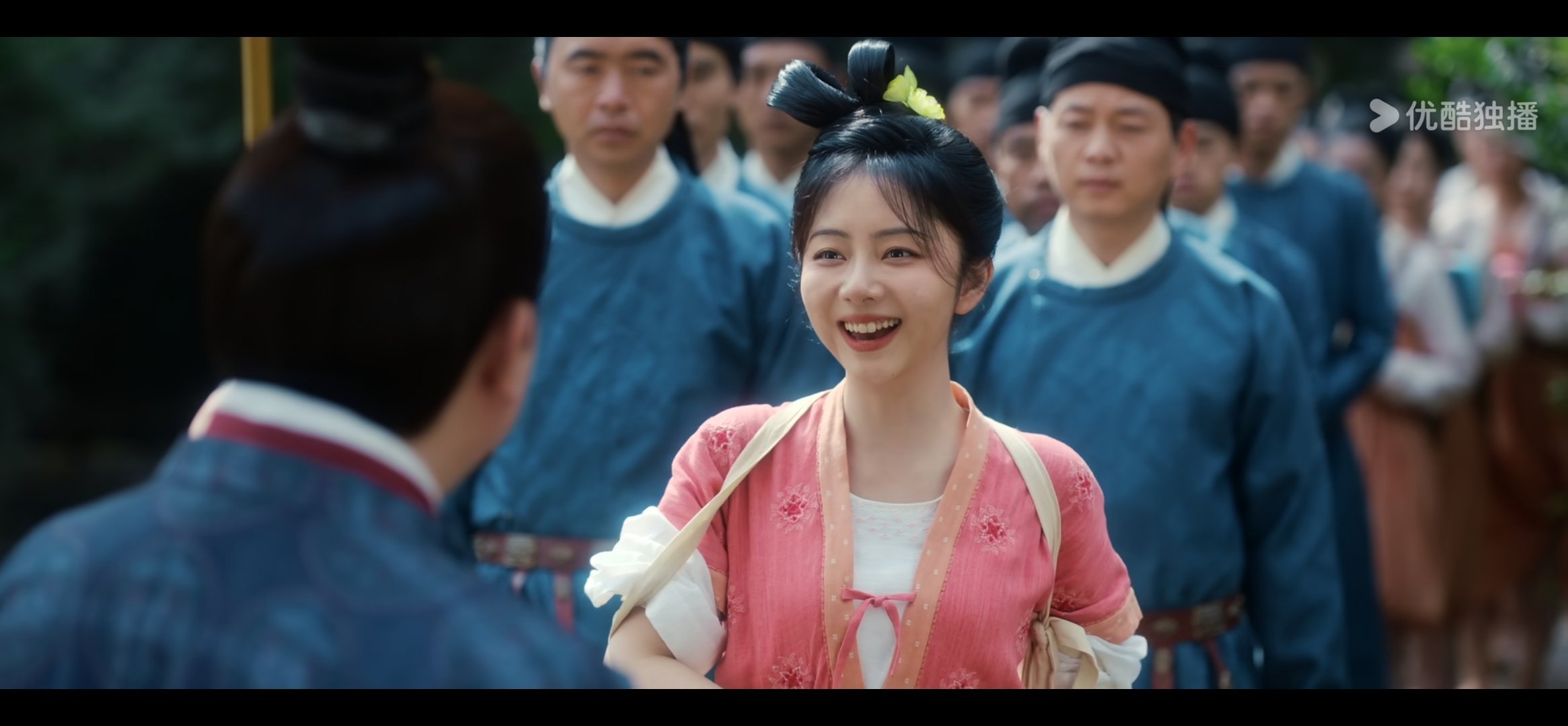 蜀锦人家，谭松韵还是老样子，郑业成一段时间没见怎么感觉颜值变残了？ 