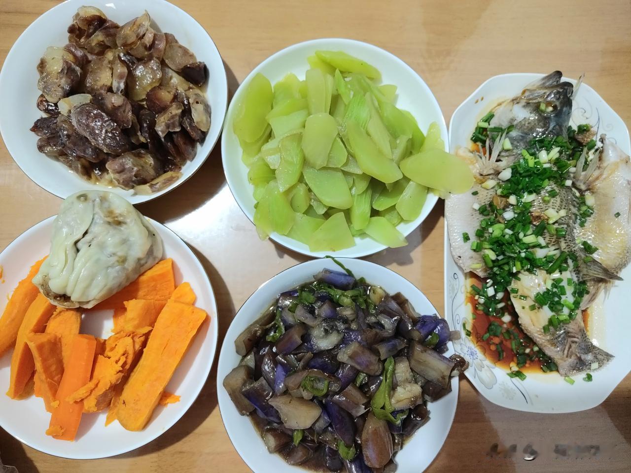 清明回老家上坟，麻团儿是和堂弟约定好的时间。就是同一个时间在芜湖出发，各走各的，