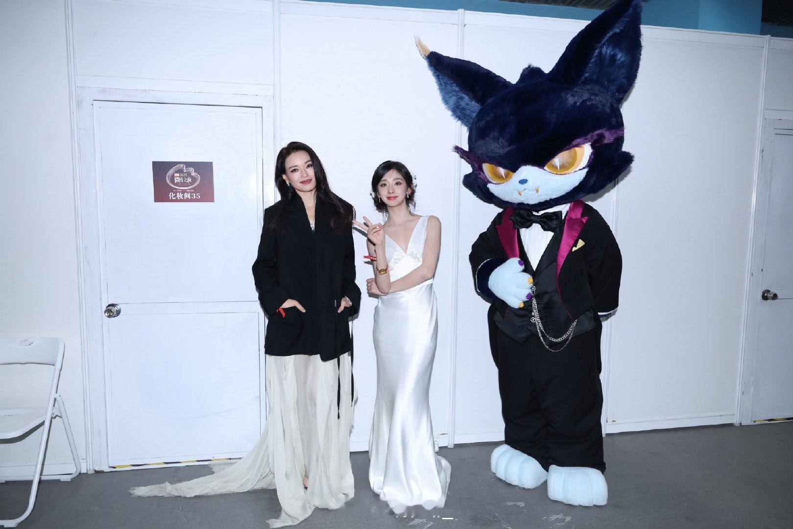 我和我担就差一个喵娲娲王影璐成功追星舒淇 哇！帮王影璐成功追星舒淇了！喵喵！这里