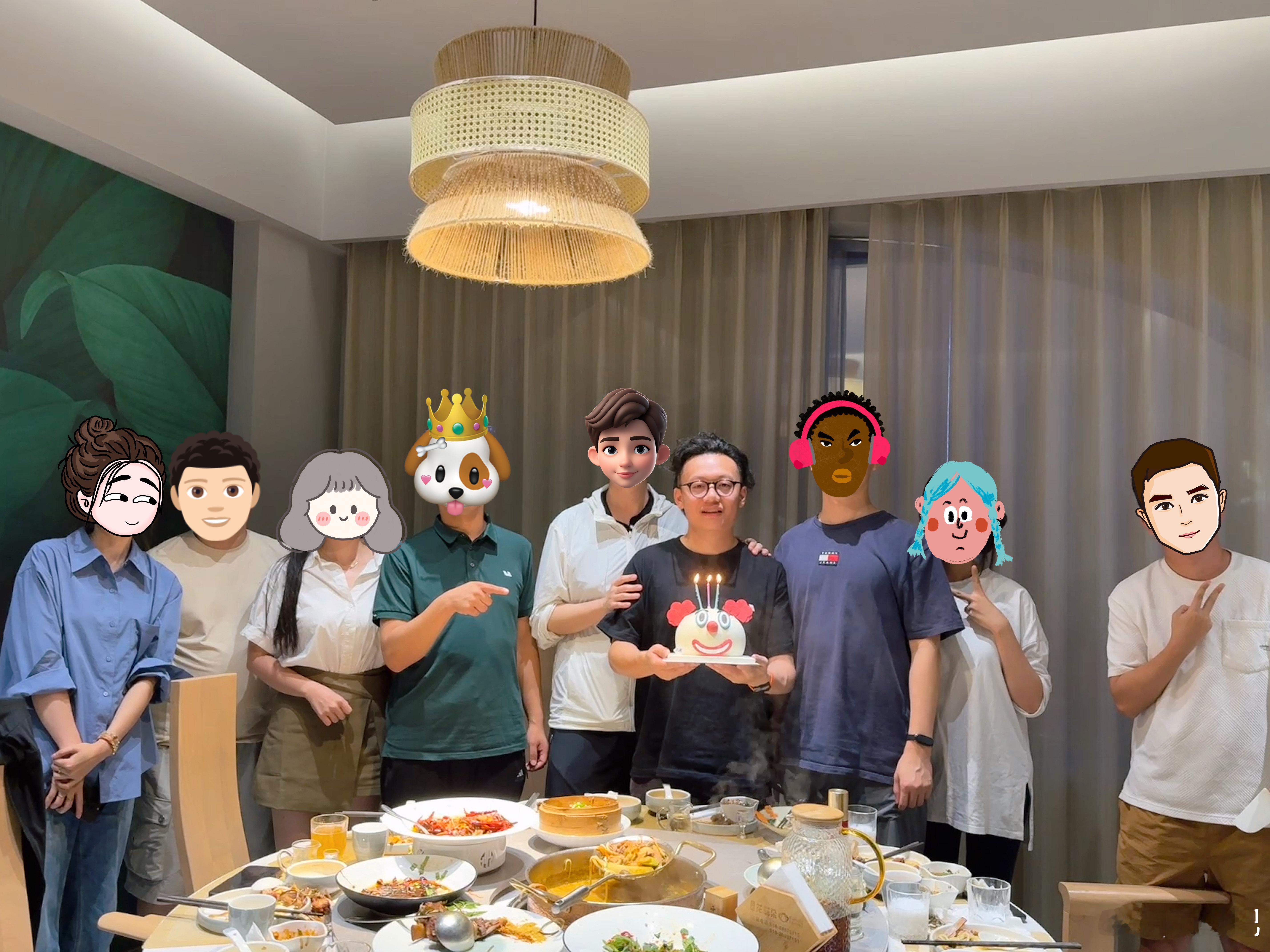 宿醉醒了，一会儿拍视频去[收到]我感觉这半个月一直在过生日，和小朋友一样，吃了好