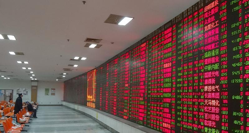 港股还是红的，
A股低开就泄了，
传统技能，
高开低走，
平开低走，
低开低走…