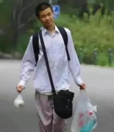 自然界最“益智健脑”的食物：馒头+矿泉水。
什么肉蛋奶、果粒多只能让你“巧舌如簧