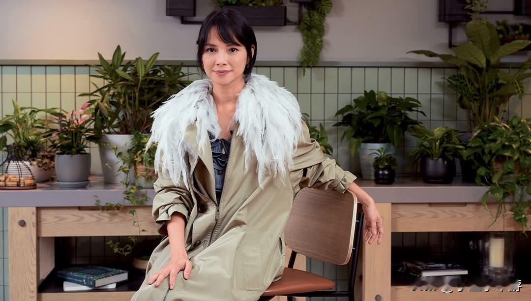 如果你和我一样，看到李心洁的第一印象就是《见鬼》，那大家的年纪都不小了，因为那已