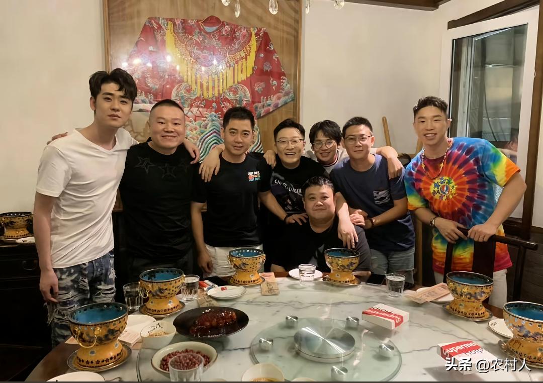 2019年钢丝节演出结束后，几位核心师兄弟聚餐叙旧，德云社高人气骨干难的同框。