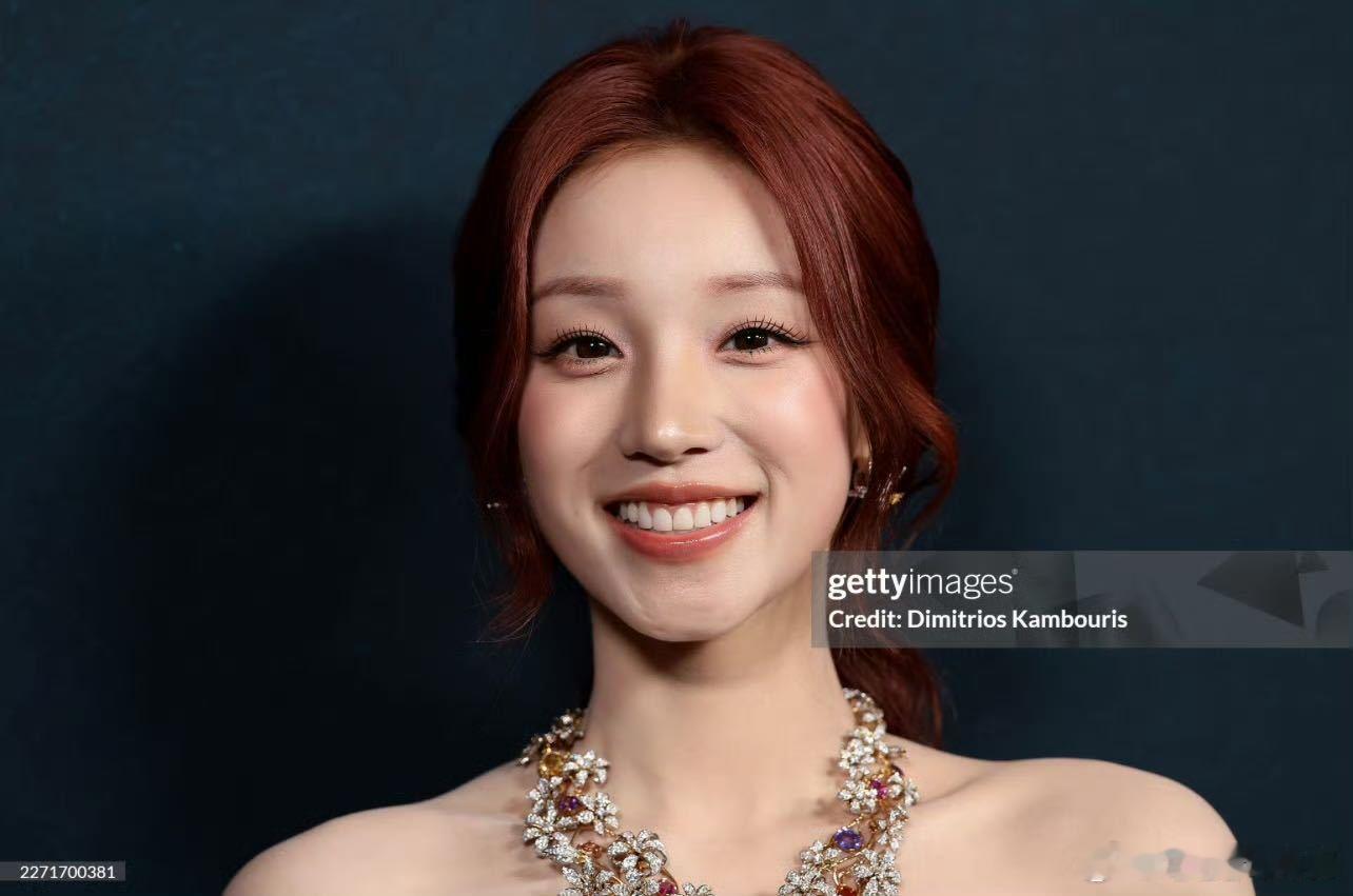 宋雨琦纽约高珠展唯一受邀中国面孔宋雨琦太美了吧竟然是高珠展唯一受邀中国面孔 