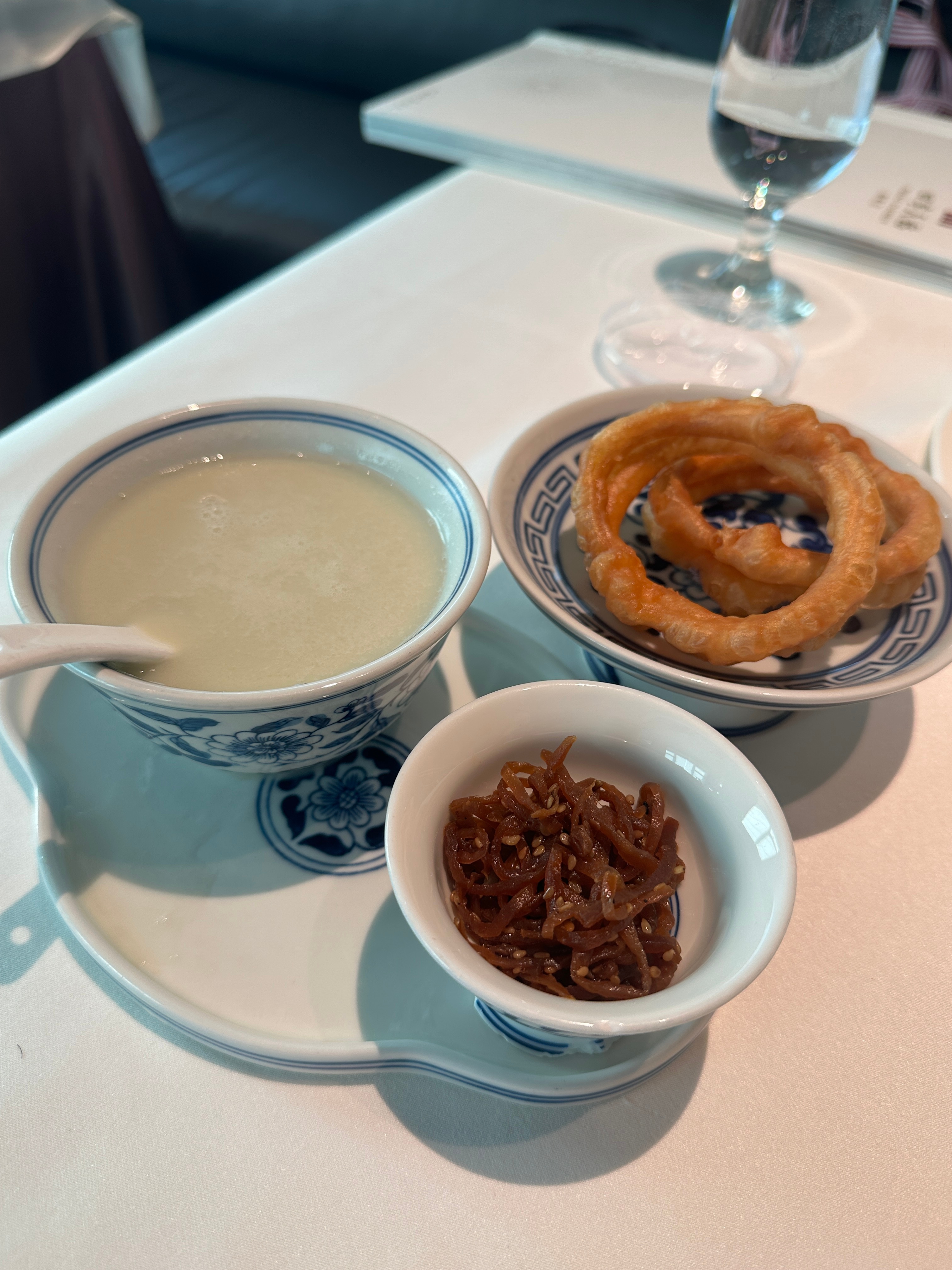 同行的鱼丝要我拿远一点 