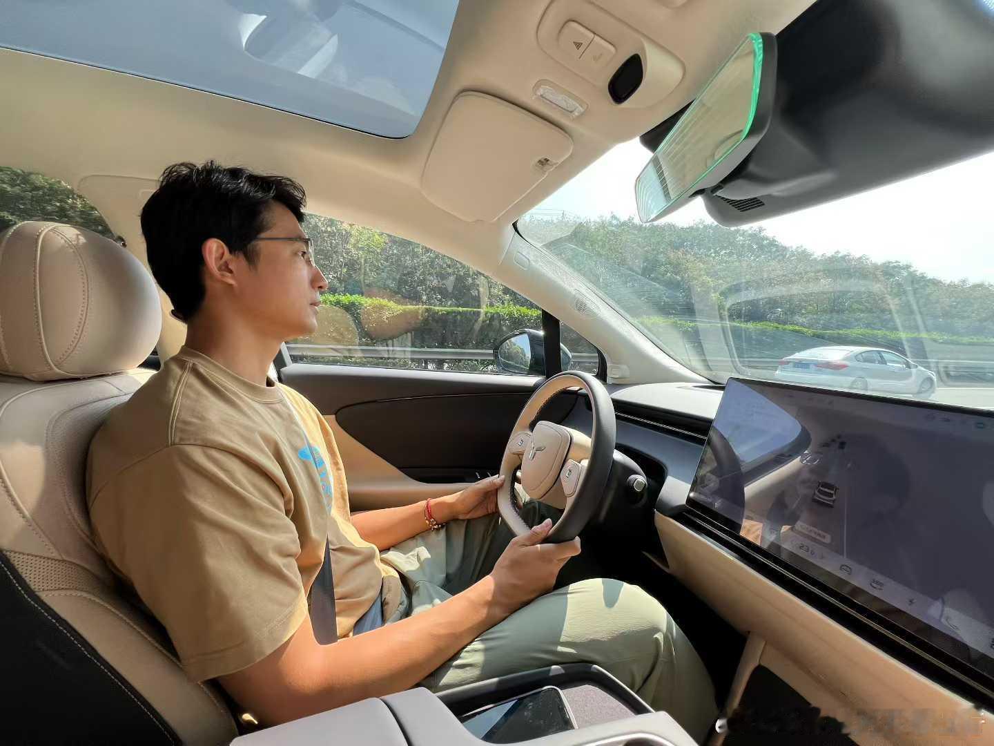 国庆期间的主力用车，这辆天工 06不知不觉也5000公里了，红旗的产品稳定性非常