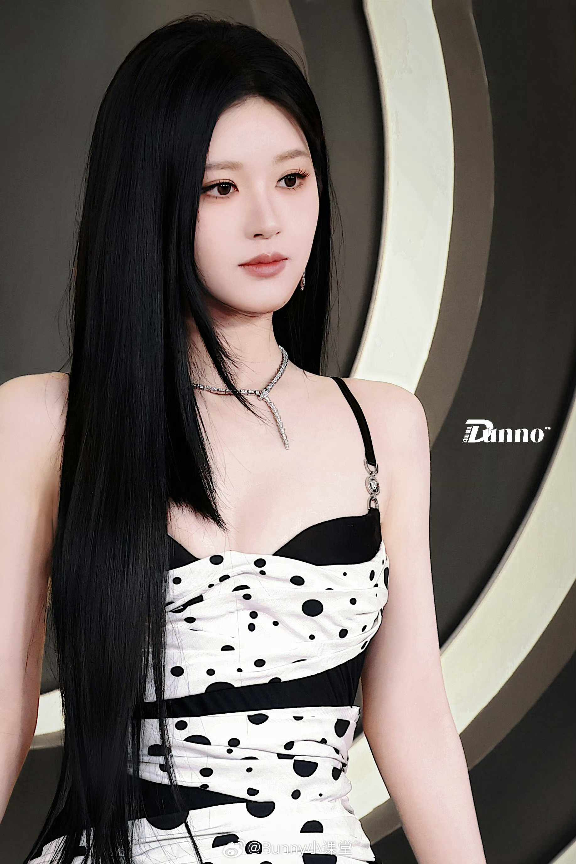 朱志鑫、苏新皓CP站姐战绩可查，今天发了虞书欣、赵露思，去年发的是张元英和柳智敏