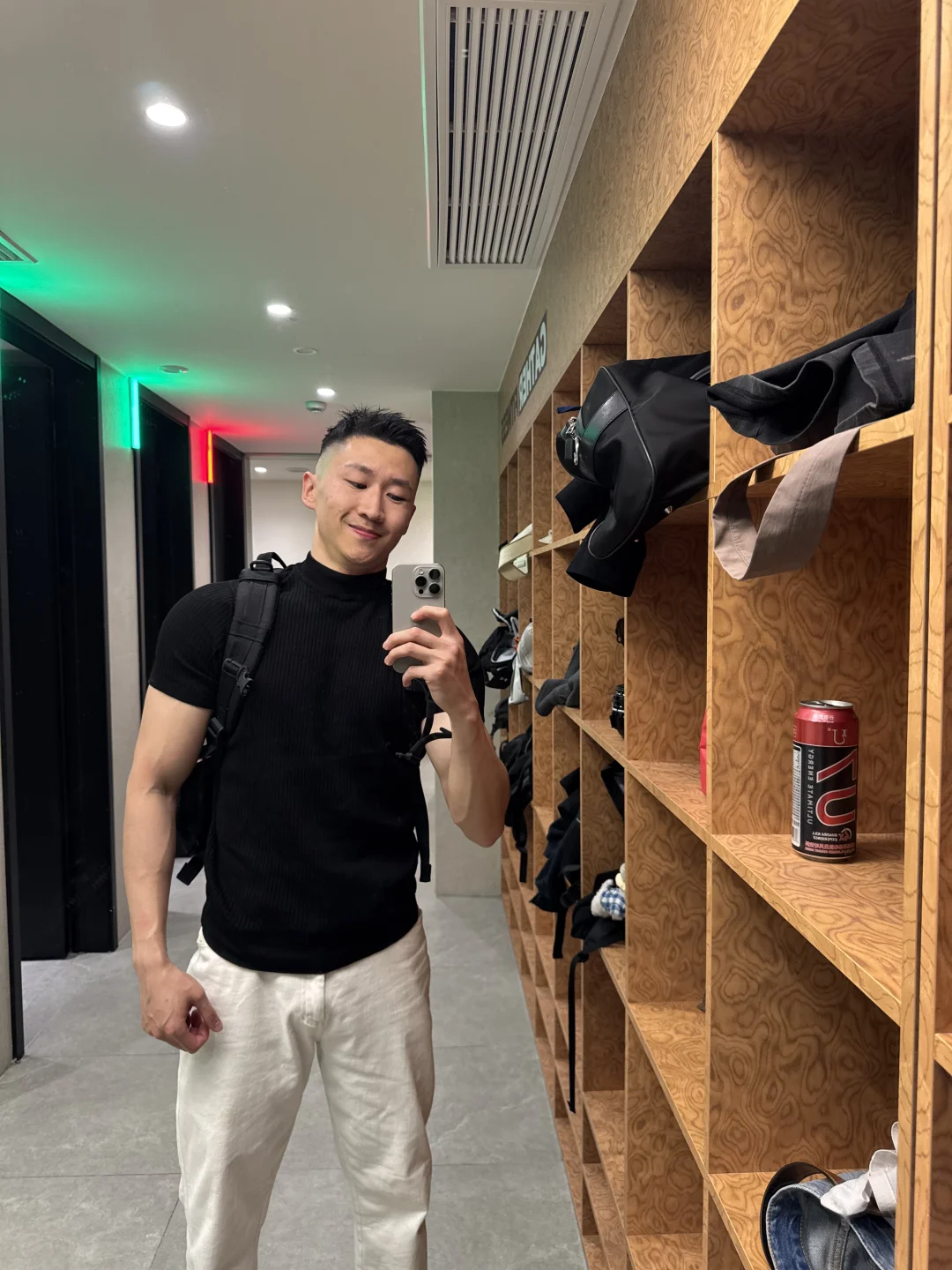 穿上衣服就是兵