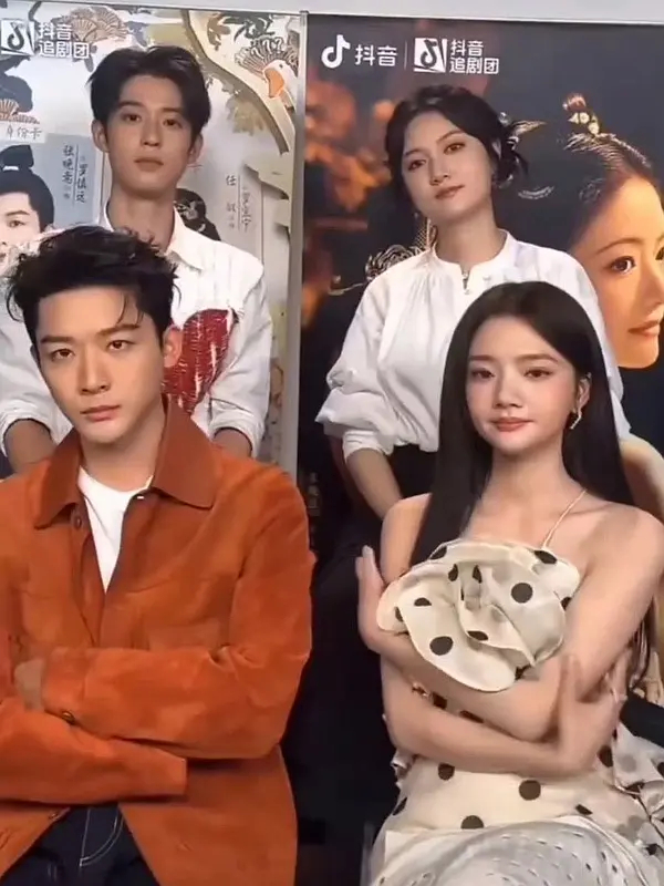 张晚意模仿任敏是挺卖力的 ​​​