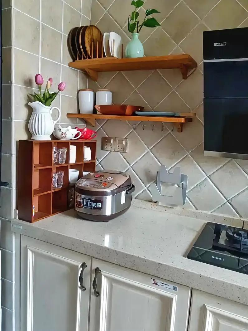 有没有发现上海很多家里，男的做饭做家务
隔壁叔叔阿姨，叔叔在家的时候，基本是叔叔