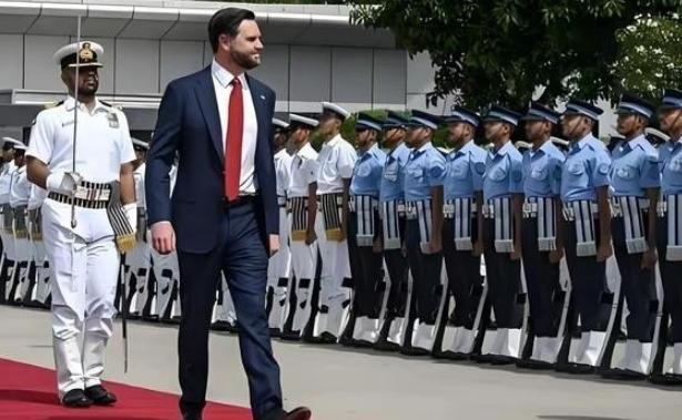 一个足以震动全球的信号已经出现——美国下一届总统，大概率要被一个42岁的“政治新