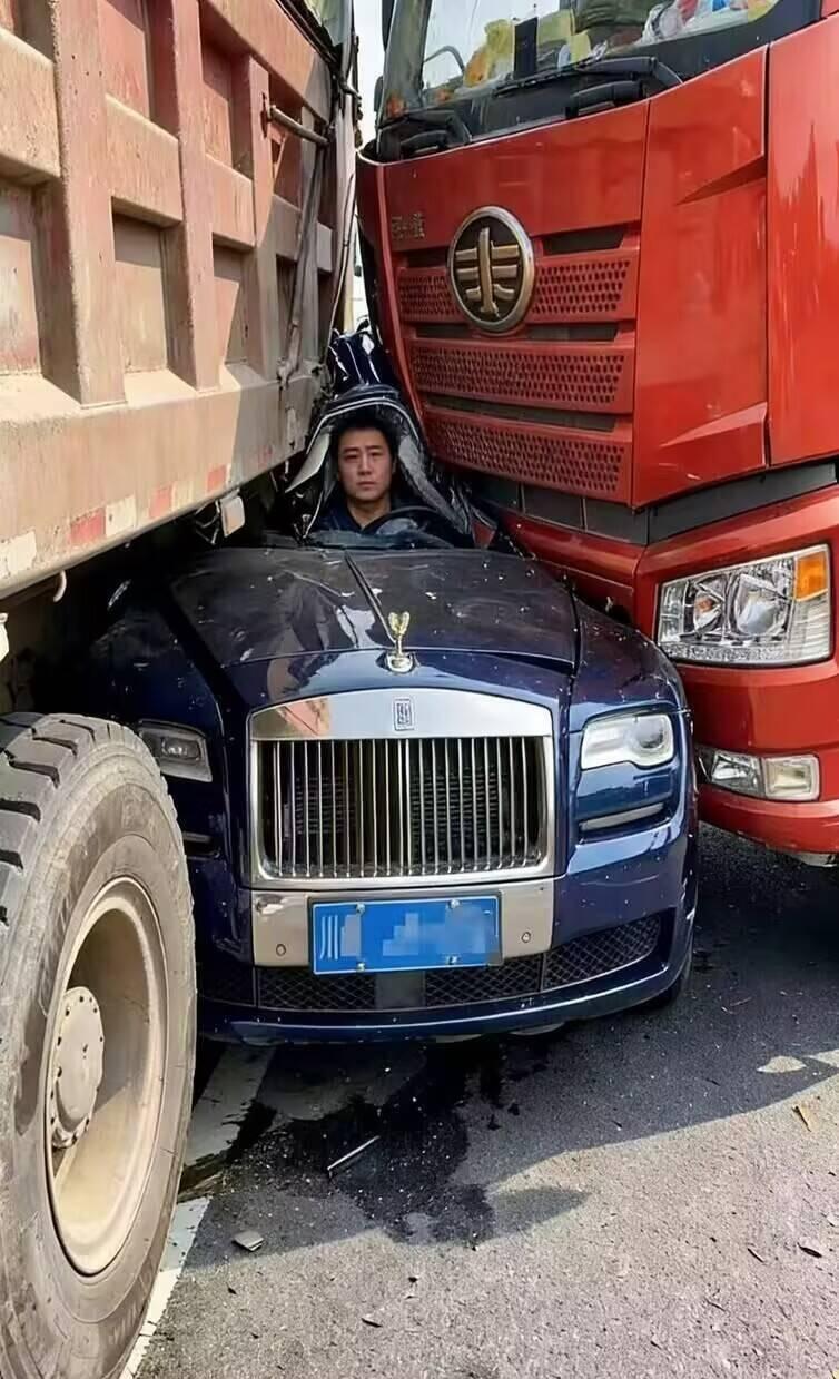 这哥们真淡定，上辈子拯救了银河，这辈子才能幸运的躲过一劫