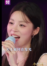 姚晓棠白举纲七夕晚会樱花草 在七夕这样充满爱意的晚会当中听到《樱花草》，适配度很