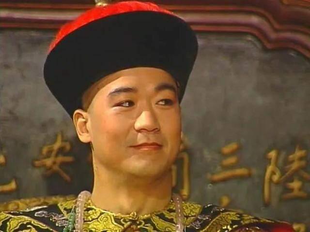 在清宫剧里，刘罗锅和乾隆下棋、对对子、斗嘴，总能用机智化解危机，把乾隆拿捏得服服