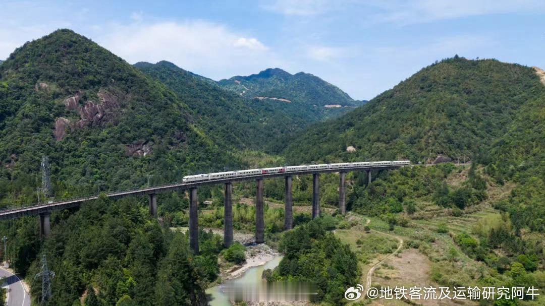 2026年铁路五一假期运输 【铁路五一假期运输今日启动！】2026年铁路五一假期