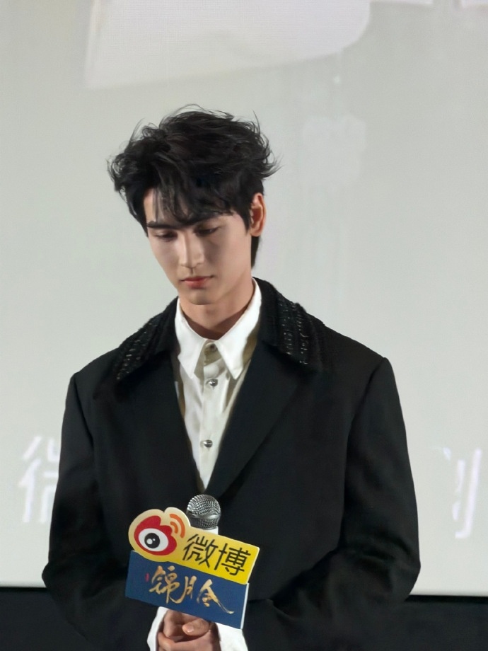 黄俊捷亲手做了樱花糕 剧宣卷王非黄俊捷莫属！为《锦月令》亲手制作樱花糕送哈尼，把