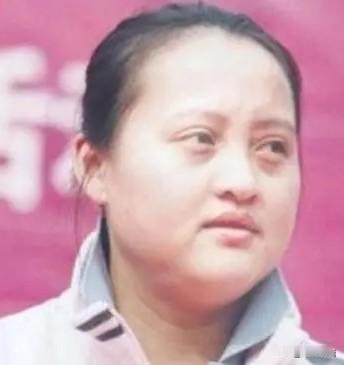 羽毛球世界冠军龚智超！
 
2000年悉尼奥运会羽毛球女单冠军龚智超，1977年