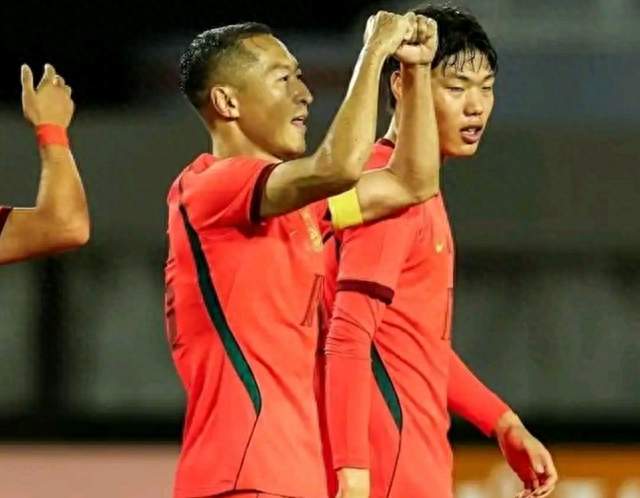 0-0！中国男足战平伊朗：吴曦中横梁，2轮4分暂第2，末轮战阿联酋