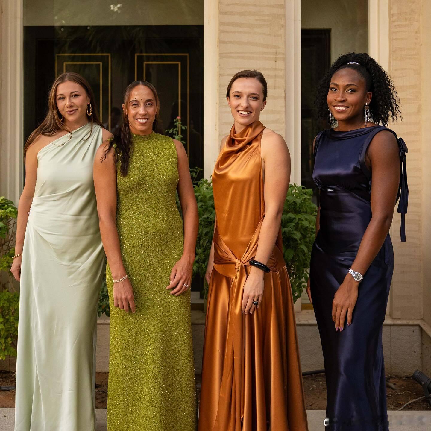 WTA年终球员宴会斯瓦泰克露背很性感哦、谢淑薇似乎有心事网球talking大会w