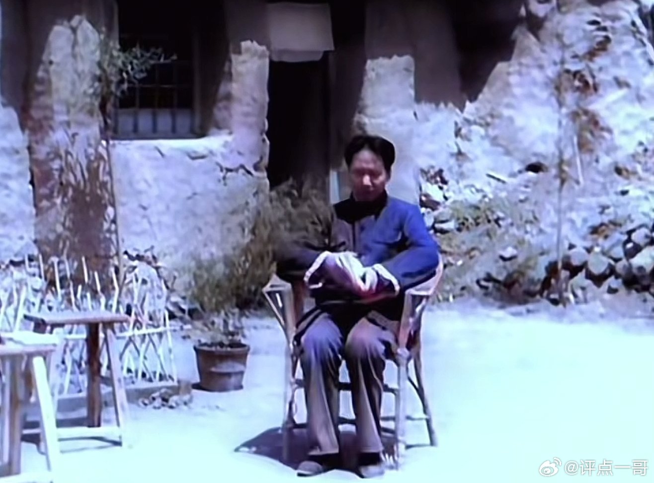 延安。教员读书不辍，老人家一生都在读书 