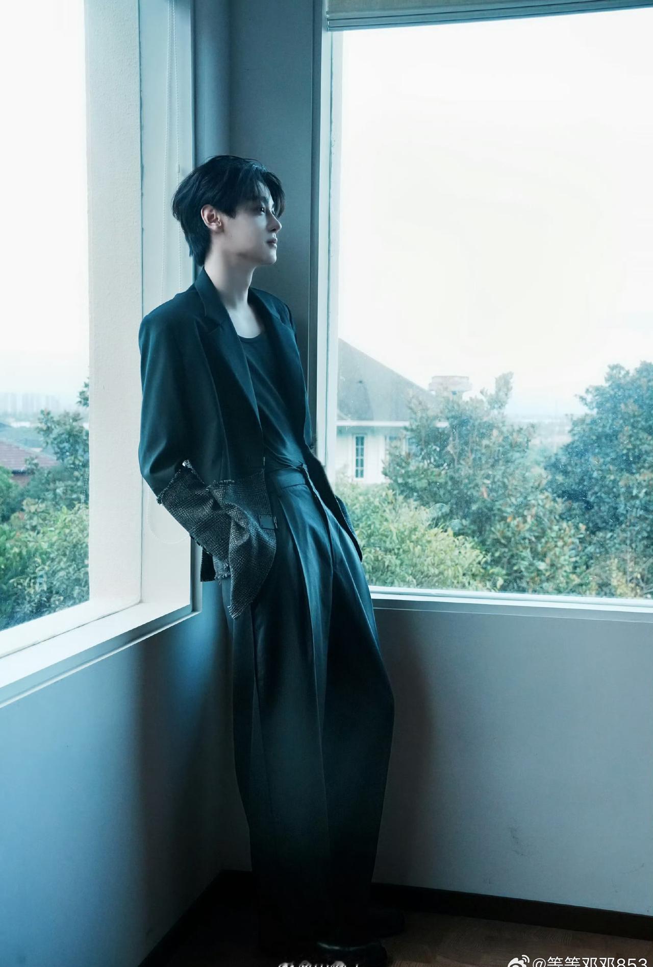 田栩宁  txn未完待栩 

2025年的最后一个周末迎来了我的25啦！！！我们