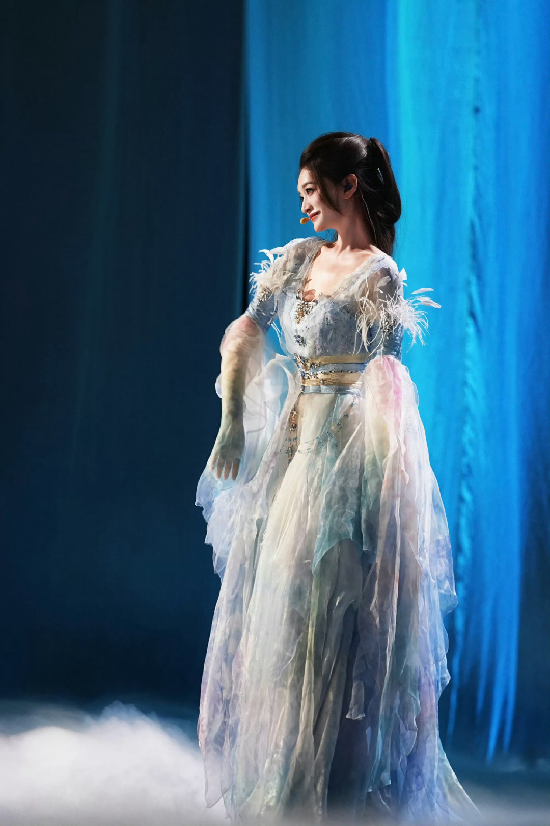李小冉后空翻李小冉普通disco后空翻浪姐直播没有刻意彩排依旧稳翻落地，李小冉的