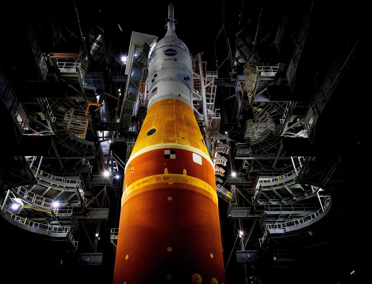 一朝被蛇咬，十年怕井绳！
给是上次嫌我们没分他月壤，心里面不舒服？
 
美国这回