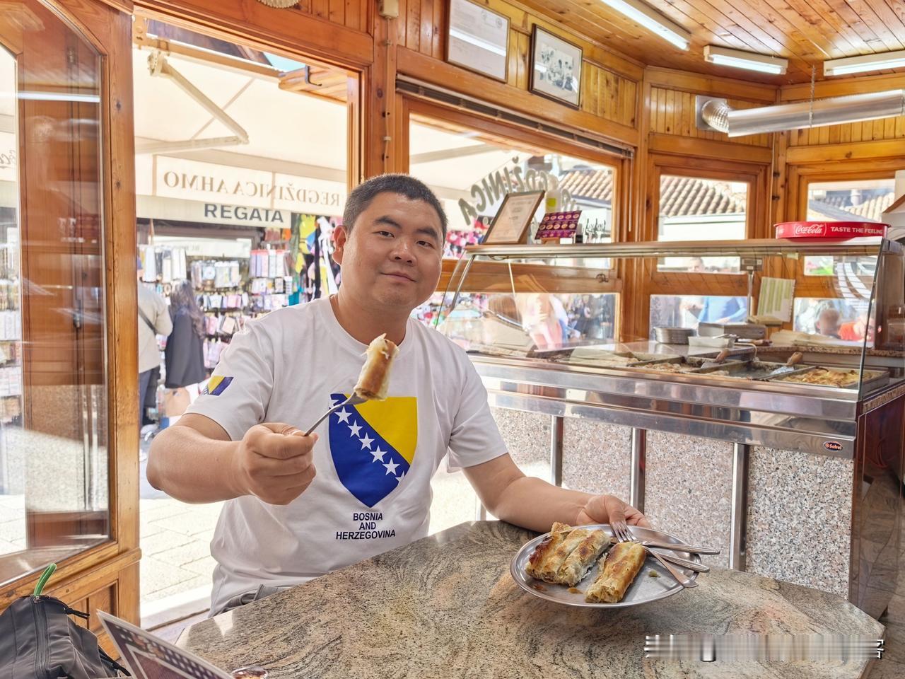 下午，在萨拉热窝，走遍大街小巷，品尝各种美食。在波斯尼亚和黑塞哥维那的最后一天，