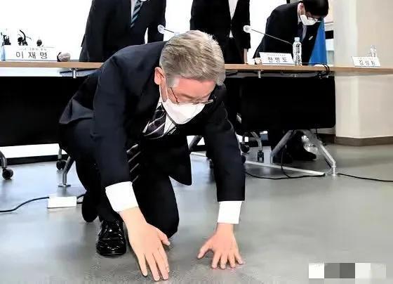 之前喊得有多硬气的李在明，到了美国直接蔫成了软柿子！不仅没享受到啥体面待遇，刚落