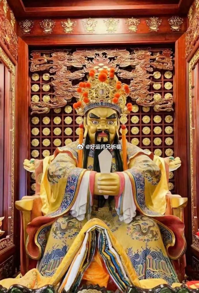 龙王菩萨有求必应，是大智文殊菩萨的化身掌管着民间财富，“龙五爷财神”赐福人间聚财