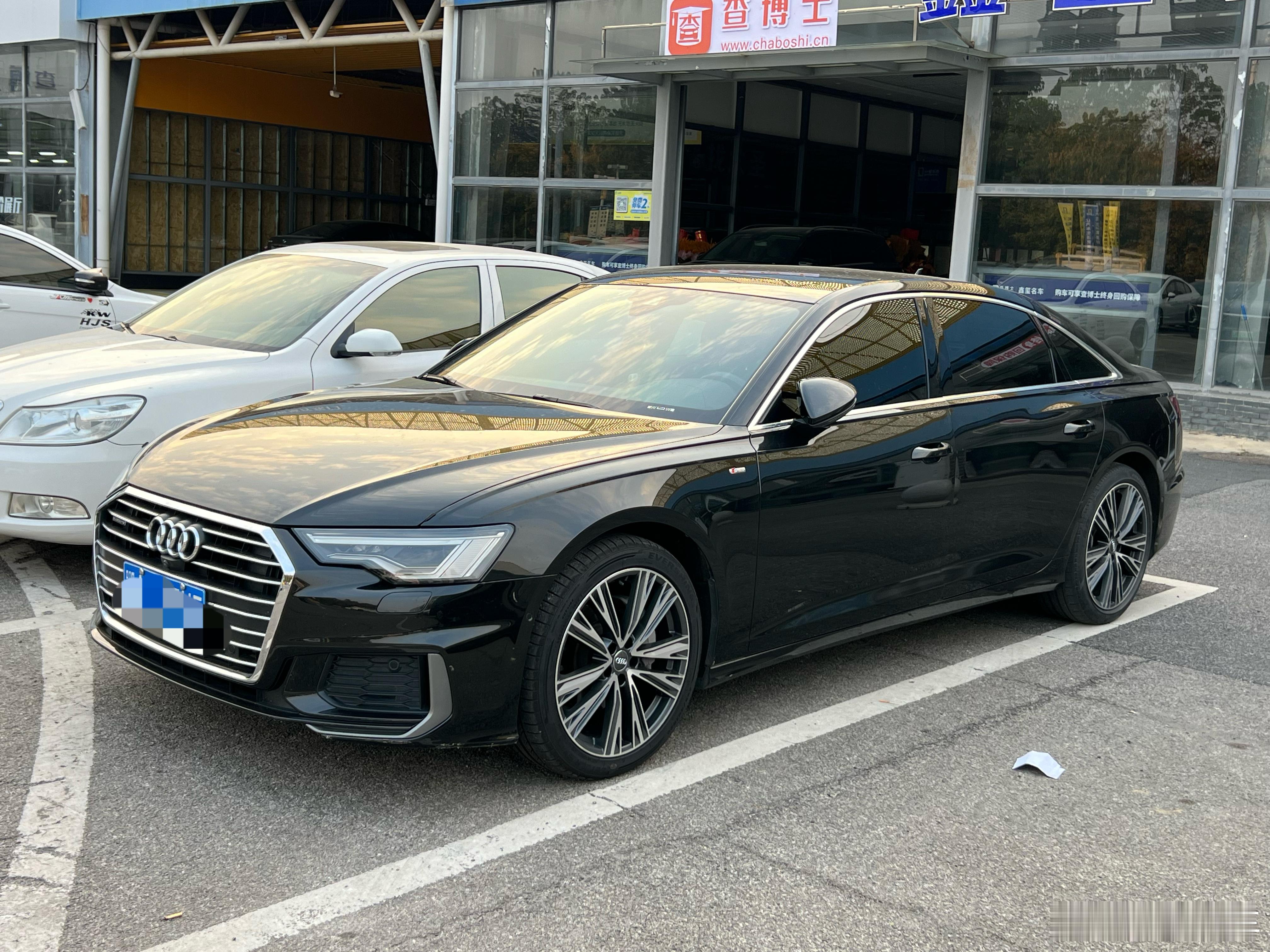 今天收的一台奥迪A6L原车黑色贴隐形车衣刚刚发现登记证书上显示车身颜色为灰[费解