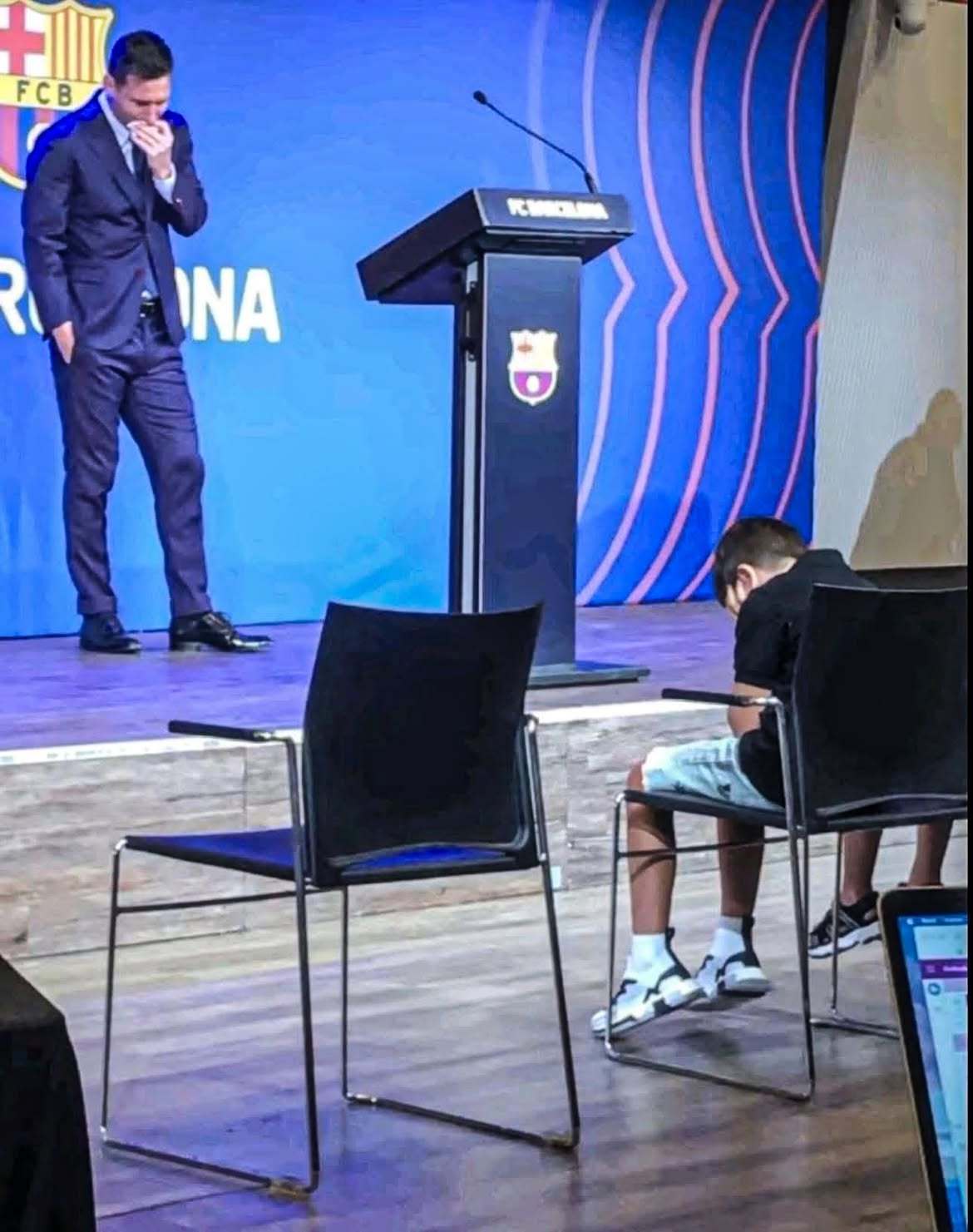 Ataque Futbolero｜这张照片距今五年了。画面中，梅西因情绪激动而无