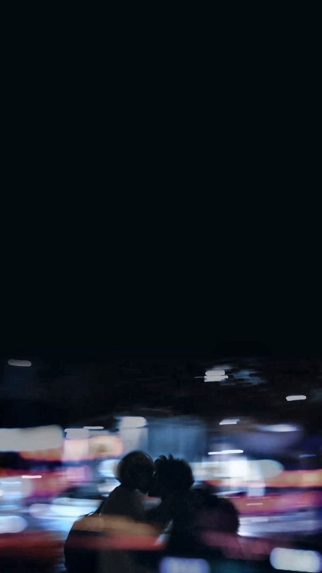 “人生來孤独，却渴望拥抱相似的灵魂。” 