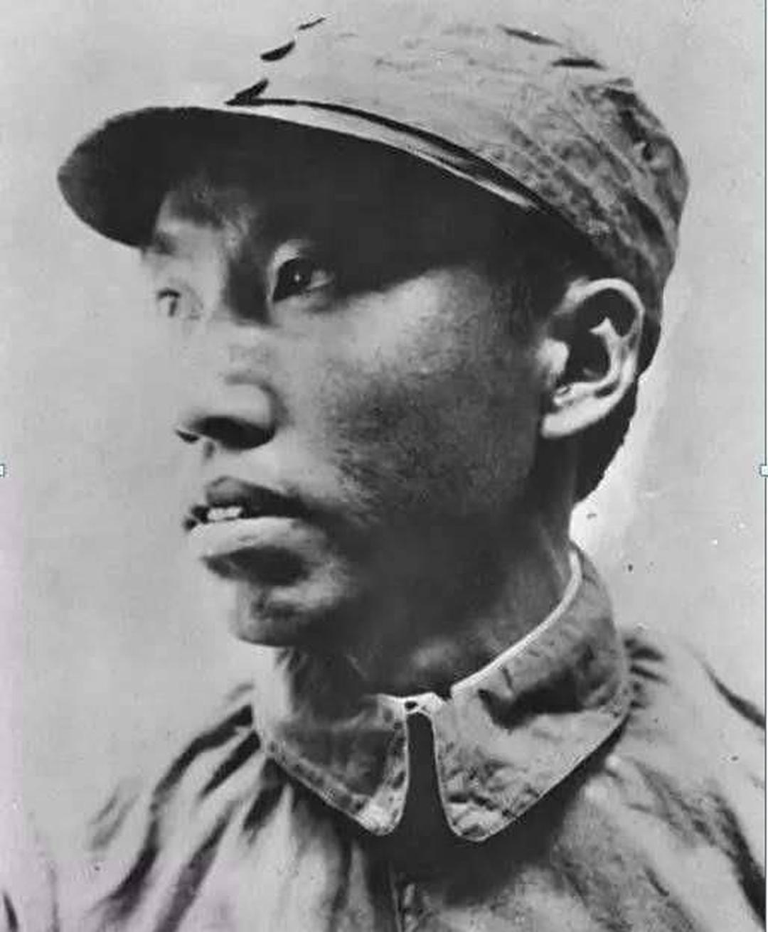 左权：八路军牺牲最高将领，37岁血染太行，一生只为报国！
 
左权是八路军内部少